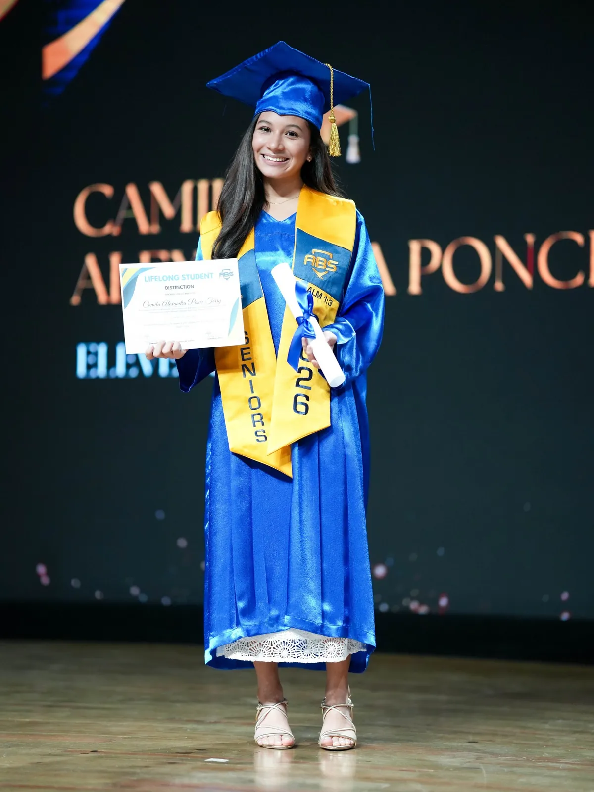 Graduada de secundaria de Academia Bilingüe Shalom